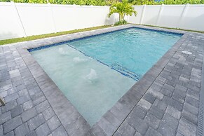 Sparkling new Vanderbilt Beach Luxury Escape