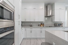 Sparkling new Vanderbilt Beach Luxury Escape