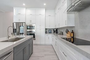 Sparkling new Vanderbilt Beach Luxury Escape