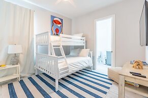 Sparkling new Vanderbilt Beach Luxury Escape