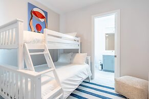 Sparkling new Vanderbilt Beach Luxury Escape