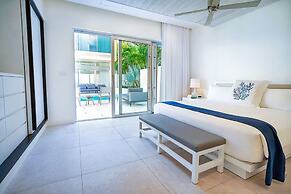 Luxurious Oceanfront Villa Infinity Pool Views