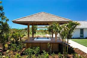 Luxurious Oceanfront Villa Infinity Pool Views