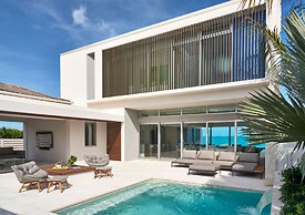 Oceanfront Luxury Villa Infinity Pool w Slide