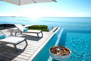 Oceanfront Luxury Villa Infinity Pool w Slide