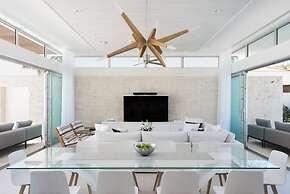 Oceanfront Luxury Villa Infinity Plunge Pools