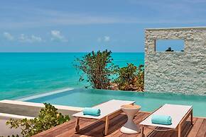 Oceanfront Luxury Villa Infinity Plunge Pools