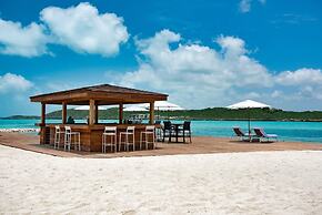 Oceanfront Luxury Villa Infinity Plunge Pools