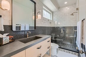 Old Town Ski-in Out Hot Tub Walk to Main St