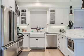 Old Town Ski-in Out Hot Tub Walk to Main St