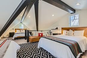 Old Town Ski-in Out Hot Tub Walk to Main St