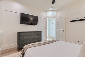 Old Town Ski-in Out Hot Tub Walk to Main St