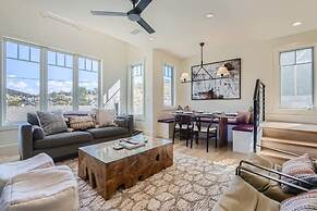 Old Town Ski-in Out Hot Tub Walk to Main St