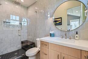 Old Town Ski-in Out Hot Tub Walk to Main St