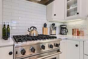 Old Town Ski-in Out Hot Tub Walk to Main St