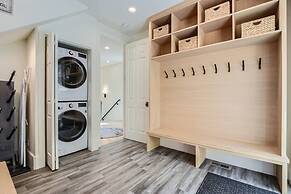 Old Town Ski-in Out Hot Tub Walk to Main St