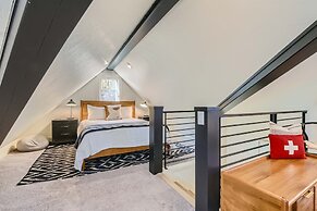 Old Town Ski-in Out Hot Tub Walk to Main St