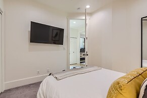 Old Town Ski-in Out Hot Tub Walk to Main St