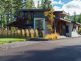 Architecturally Stunning Cle Elum Luxury Retreat