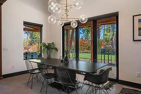 Architecturally Stunning Cle Elum Luxury Retreat