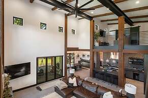 Architecturally Stunning Cle Elum Luxury Retreat