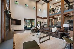 Architecturally Stunning Cle Elum Luxury Retreat