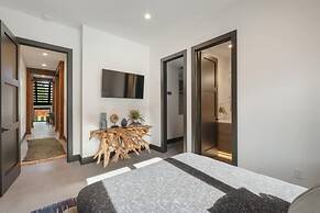 Architecturally Stunning Cle Elum Luxury Retreat