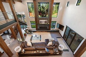 Architecturally Stunning Cle Elum Luxury Retreat