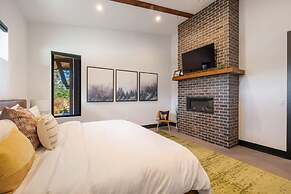 Architecturally Stunning Cle Elum Luxury Retreat