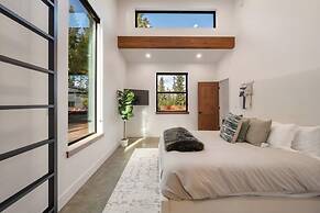 Architecturally Stunning Cle Elum Luxury Retreat