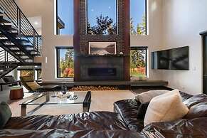 Architecturally Stunning Cle Elum Luxury Retreat