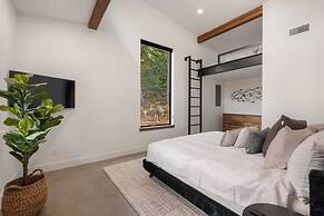 Architecturally Stunning Cle Elum Luxury Retreat