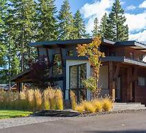 Architecturally Stunning Cle Elum Luxury Retreat