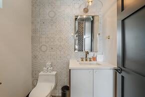 Architecturally Stunning Cle Elum Luxury Retreat