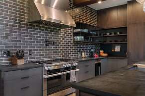 Architecturally Stunning Cle Elum Luxury Retreat