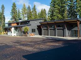 Architecturally Stunning Cle Elum Luxury Retreat