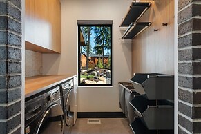 Architecturally Stunning Cle Elum Luxury Retreat