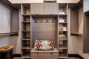 Architecturally Stunning Cle Elum Luxury Retreat