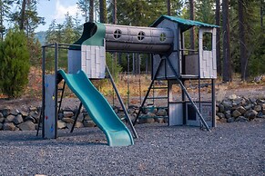 Architecturally Stunning Cle Elum Luxury Retreat