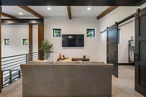 Architecturally Stunning Cle Elum Luxury Retreat