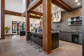 Architecturally Stunning Cle Elum Luxury Retreat