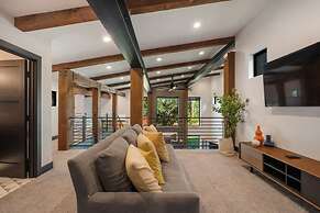 Architecturally Stunning Cle Elum Luxury Retreat