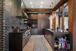 Architecturally Stunning Cle Elum Luxury Retreat