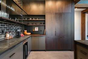 Architecturally Stunning Cle Elum Luxury Retreat