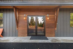 Architecturally Stunning Cle Elum Luxury Retreat