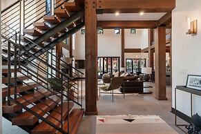 Architecturally Stunning Cle Elum Luxury Retreat