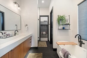 Architecturally Stunning Cle Elum Luxury Retreat