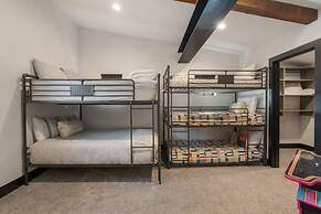 Architecturally Stunning Cle Elum Luxury Retreat