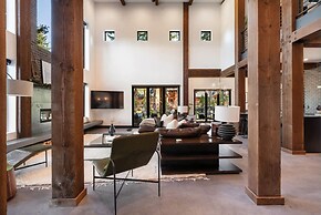 Architecturally Stunning Cle Elum Luxury Retreat