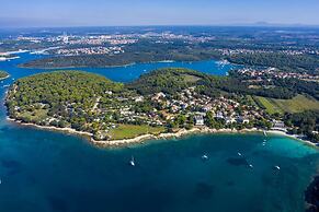 Cozy Apartment With Spacious Garden